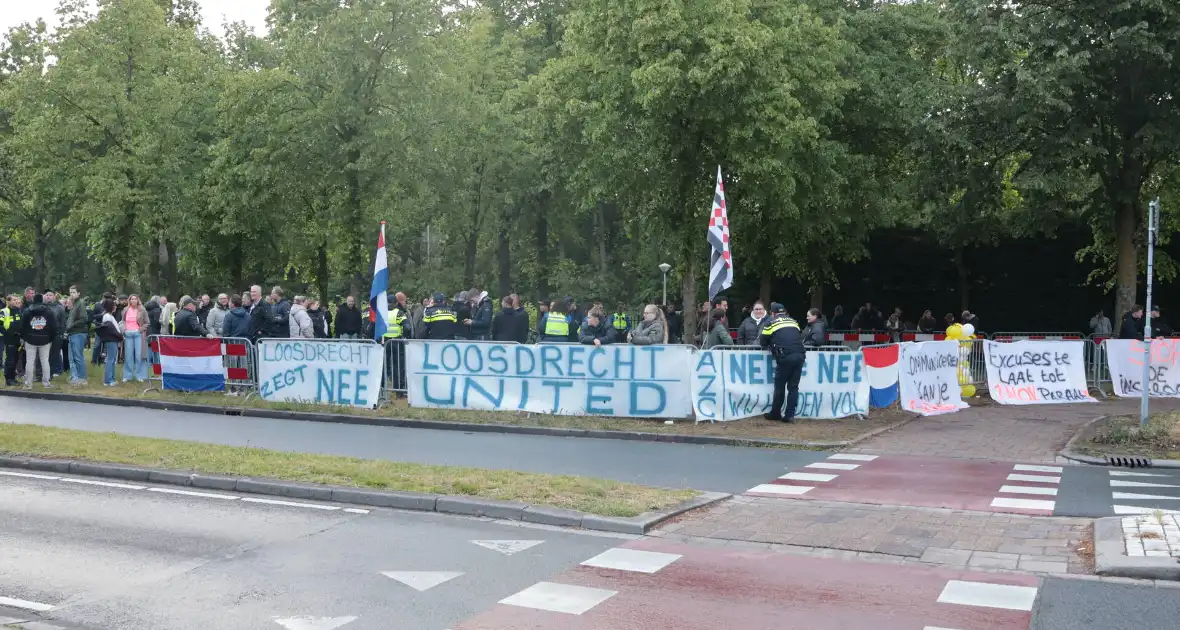 Situatie in Loosdrecht blijft kalm - Foto 1