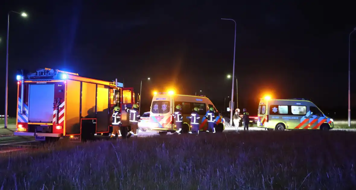 Verkeersongeval met twee voertuigen - Foto 1