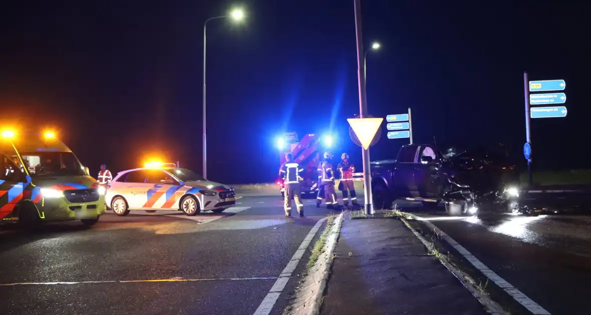 Verkeersongeval met twee voertuigen - Foto 2