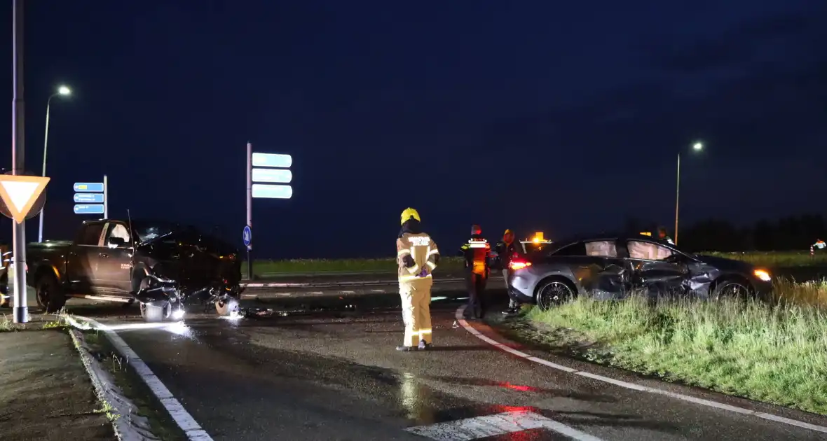 Verkeersongeval met twee voertuigen - Foto 3