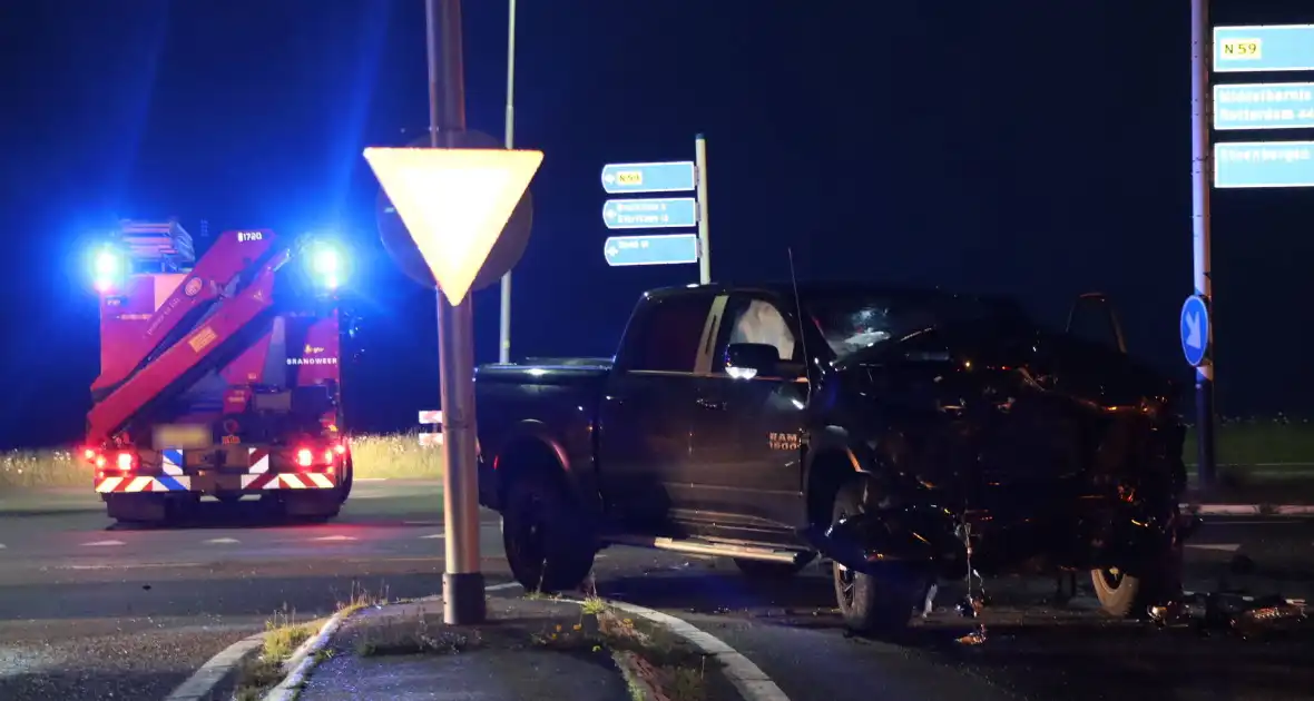 Verkeersongeval met twee voertuigen - Foto 4