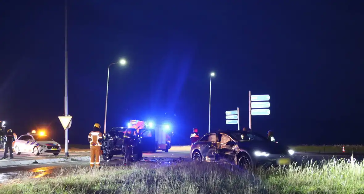 Verkeersongeval met twee voertuigen - Foto 5