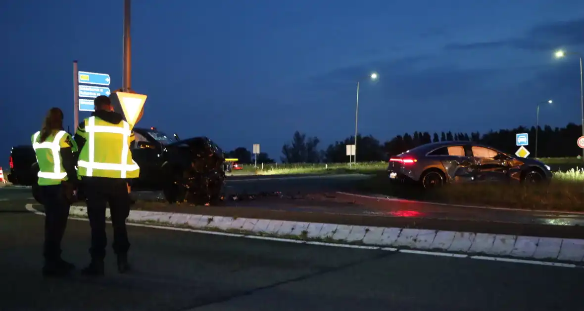 Verkeersongeval met twee voertuigen - Foto 8