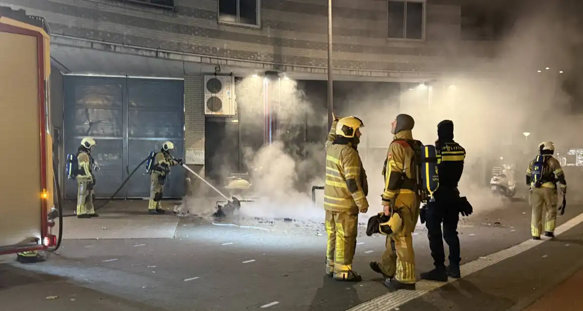 Meubilair in brand bij laad- en losruimte