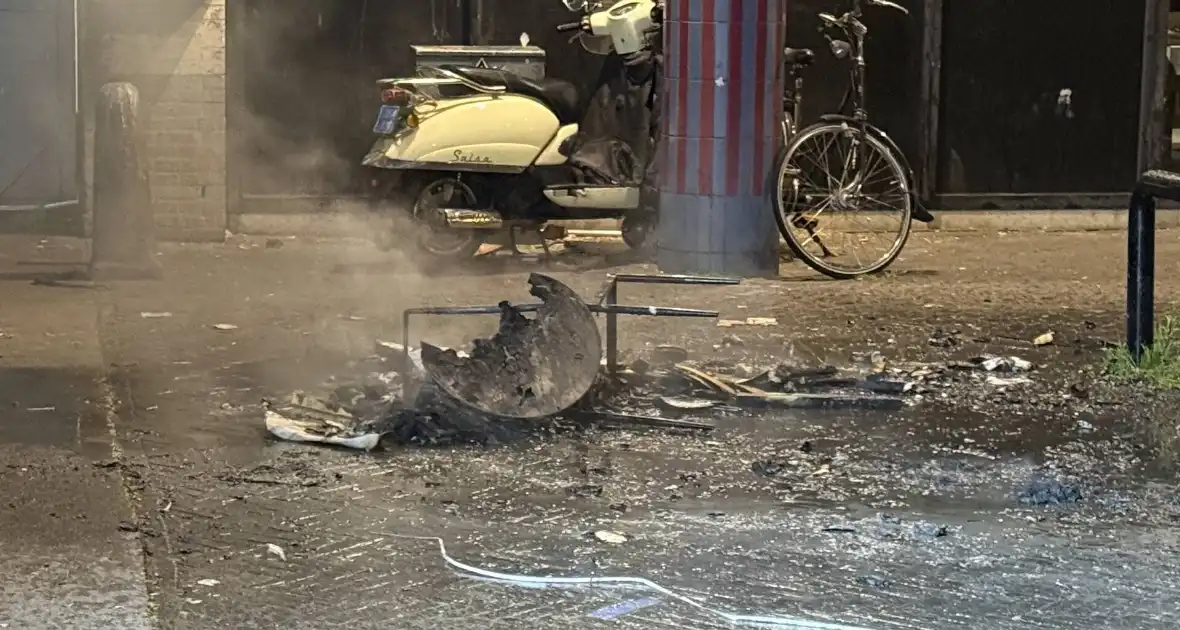 Meubilair in brand bij laad- en losruimte - Foto 6