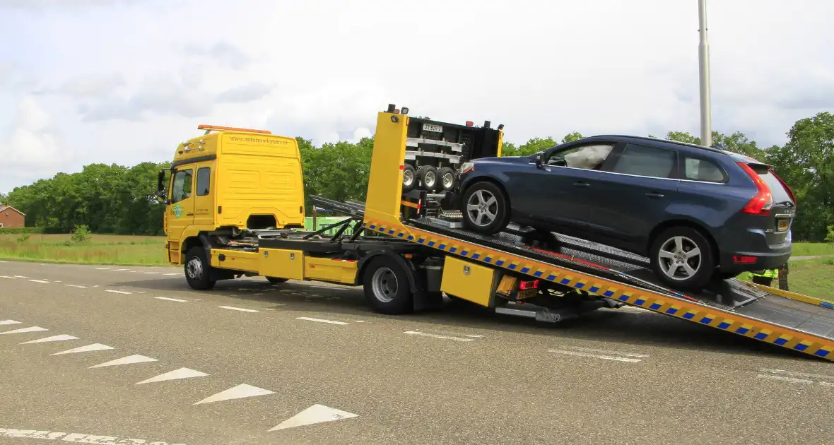 Bestuurder raakt van de weg na black-out - Foto 17