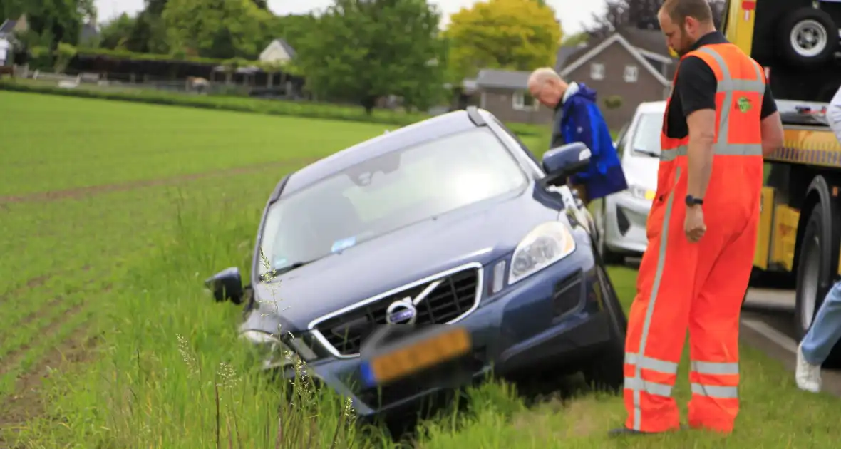 Bestuurder raakt van de weg na black-out - Foto 4