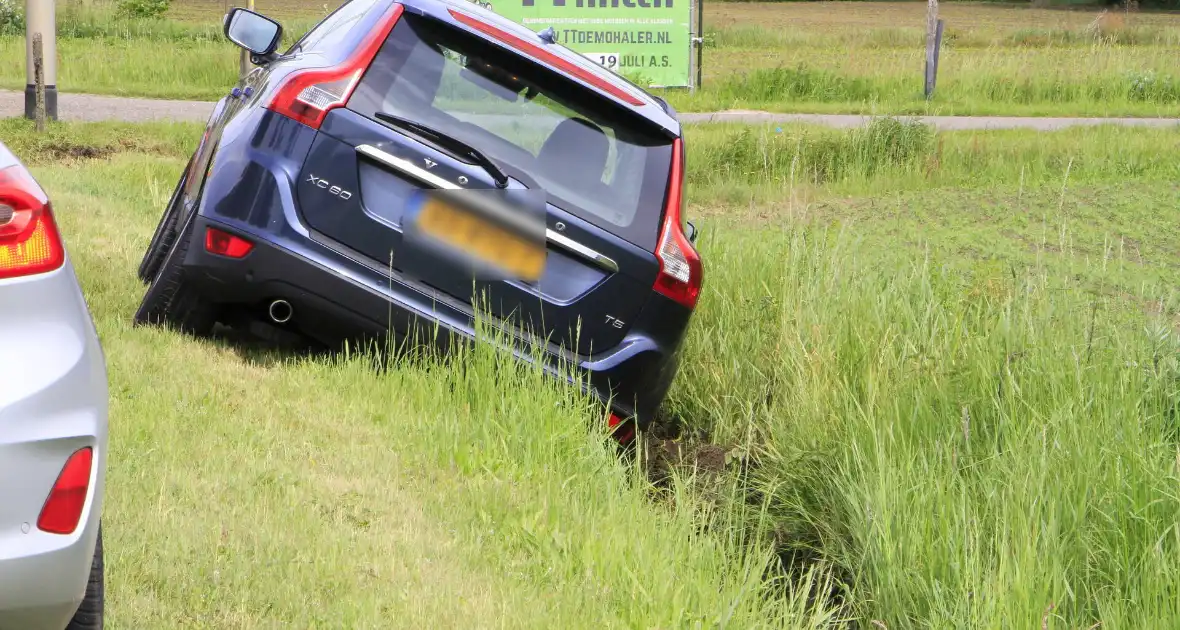 Bestuurder raakt van de weg na black-out - Foto 5