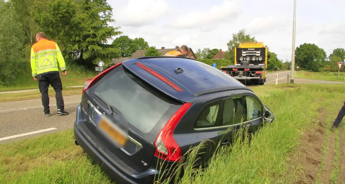 Bestuurder raakt van de weg na black-out - Foto 7