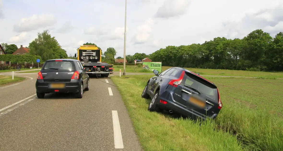 Bestuurder raakt van de weg na black-out - Foto 8