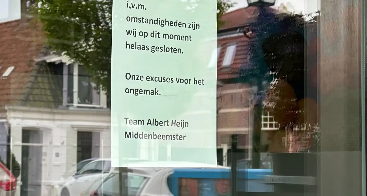 Brand in magazijn van Albert Heijn leidt tot ontruiming - Foto 1