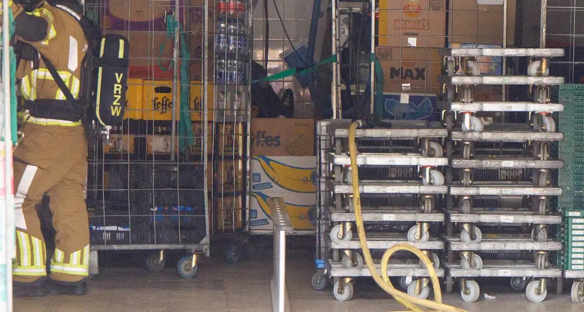 Brand in magazijn van Albert Heijn leidt tot ontruiming - Foto 4