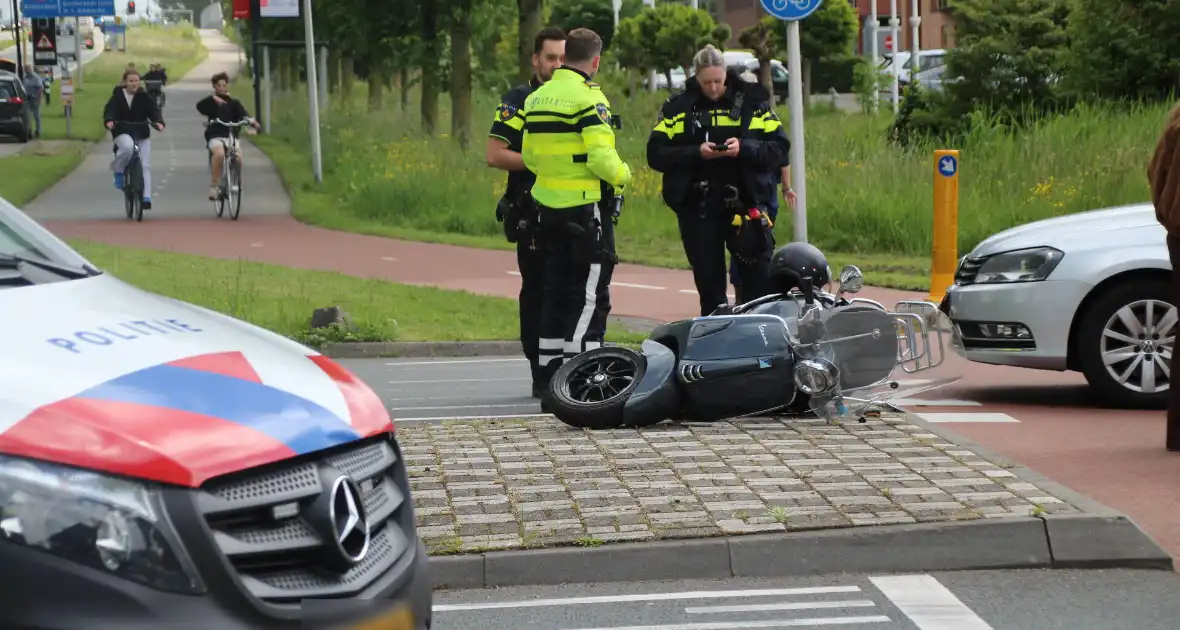 Scooterrijder gewond na aanrijding met automobilist - Foto 3