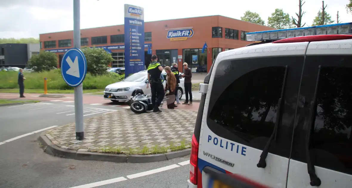 Scooterrijder gewond na aanrijding met automobilist - Foto 5