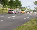 Scooterrijder onderuit bij kruising