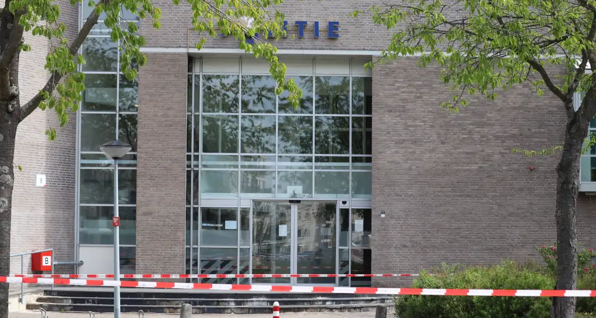 Ontruiming politiebureau na ontdekking mogelijk explosief