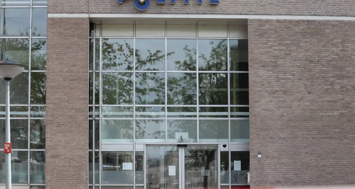Ontruiming politiebureau na ontdekking mogelijk explosief - Foto 1