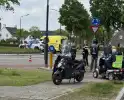 Fietser gewond bij aanrijding met les scooter
