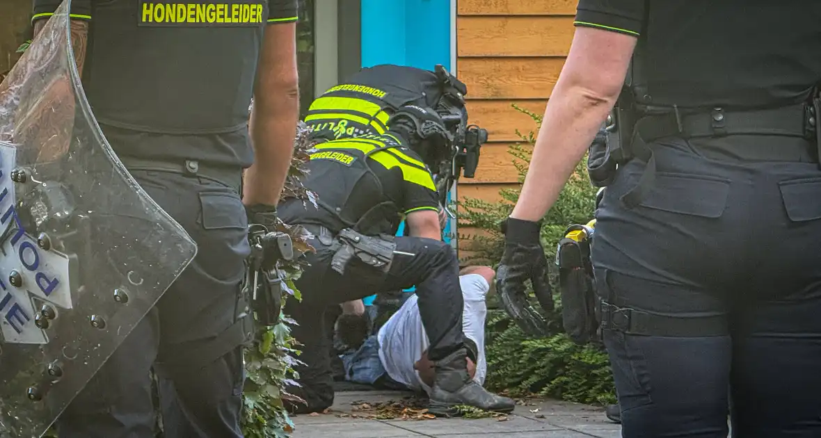 Hondengeleiders en vele agenten ingezet voor persoon met onbegrepen gedrag - Foto 6