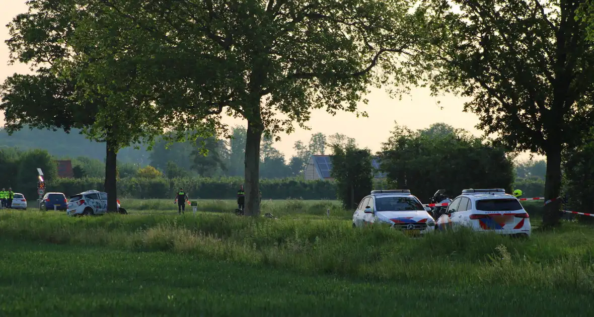 Een dode bij ernstig ongeval met auto - Foto 9