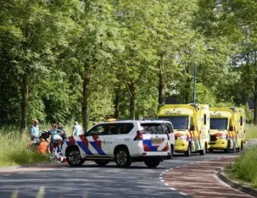 Motorrijder ernstig gewond bij botsing tegen lantaarnpaal