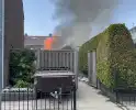 Schuur vliegt in brand in achtertuin