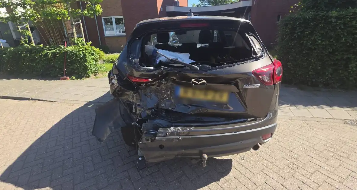 Bestuurder raakt onwel en veroorzaakt ongeval met meerdere total loss auto's - Foto 4
