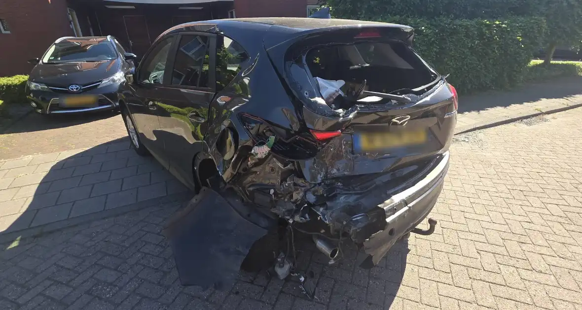 Bestuurder raakt onwel en veroorzaakt ongeval met meerdere total loss auto's - Foto 5
