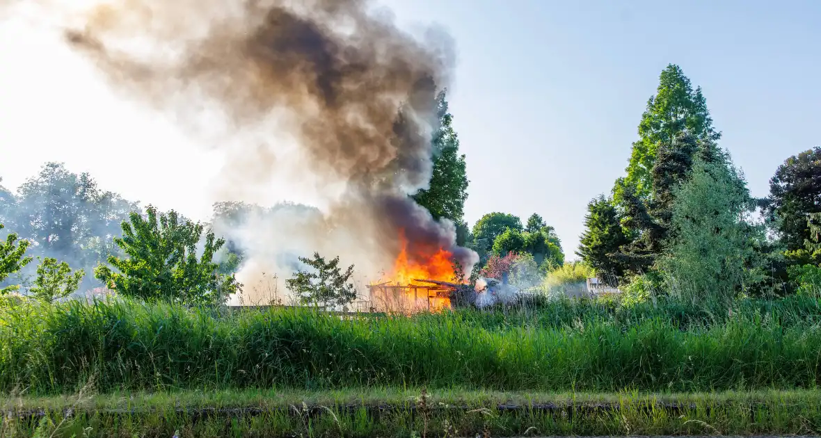 Buitenbrand verwoest huisje op recreatiepark