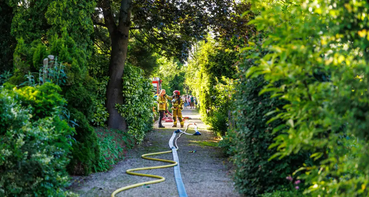Buitenbrand verwoest huisje op recreatiepark - Foto 1