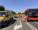 Lijnbus komt tot stilstand voor verkeerslicht