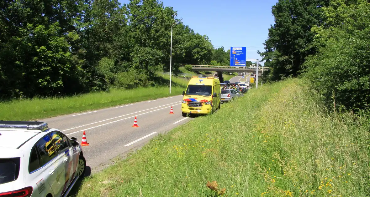Aanrijding tussen voertuigen leidt tot lichte verkeershinder - Foto 15