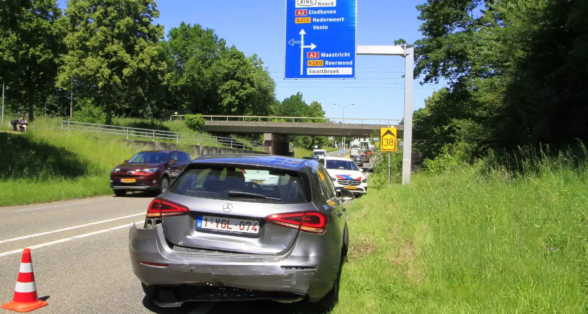 Aanrijding tussen voertuigen leidt tot lichte verkeershinder - Foto 16
