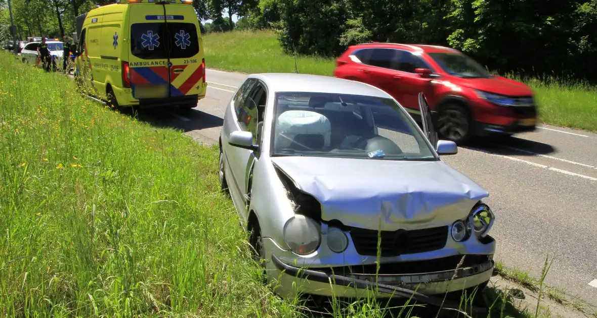 Aanrijding tussen voertuigen leidt tot lichte verkeershinder - Foto 17