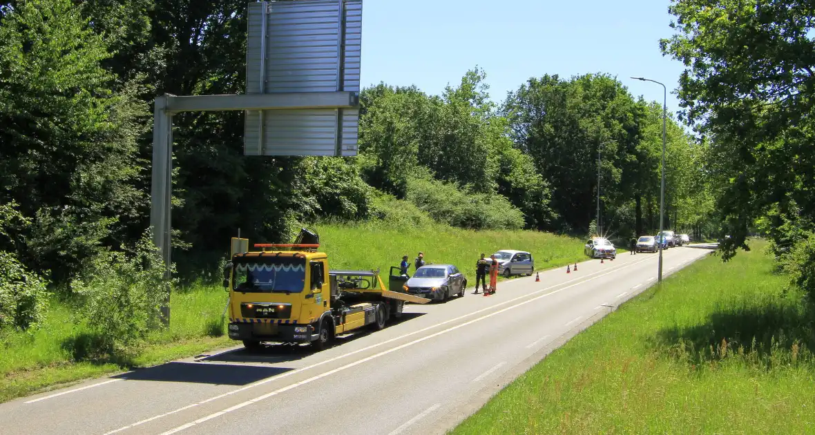 Aanrijding tussen voertuigen leidt tot lichte verkeershinder - Foto 20