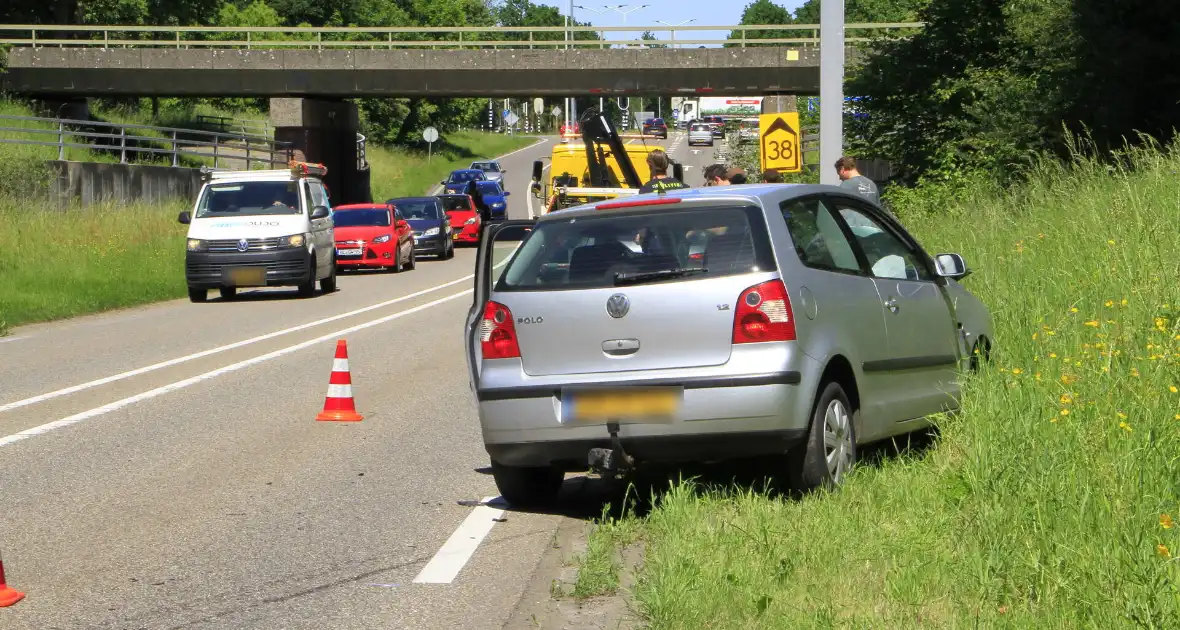 Aanrijding tussen voertuigen leidt tot lichte verkeershinder - Foto 5