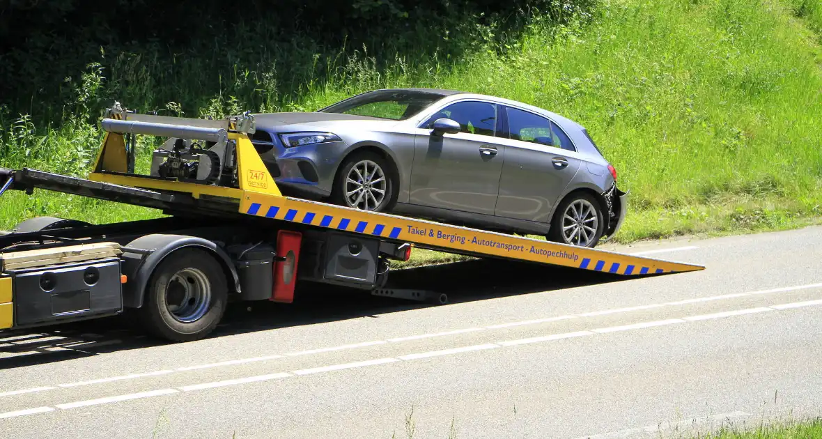 Aanrijding tussen voertuigen leidt tot lichte verkeershinder - Foto 8