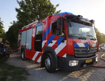 Brand in berm en struikgewas snel onder controle