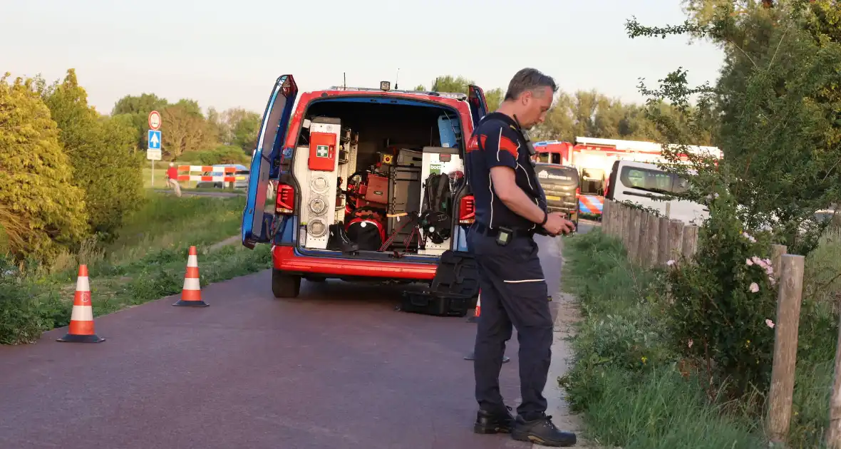Brand in berm en struikgewas snel onder controle - Foto 12