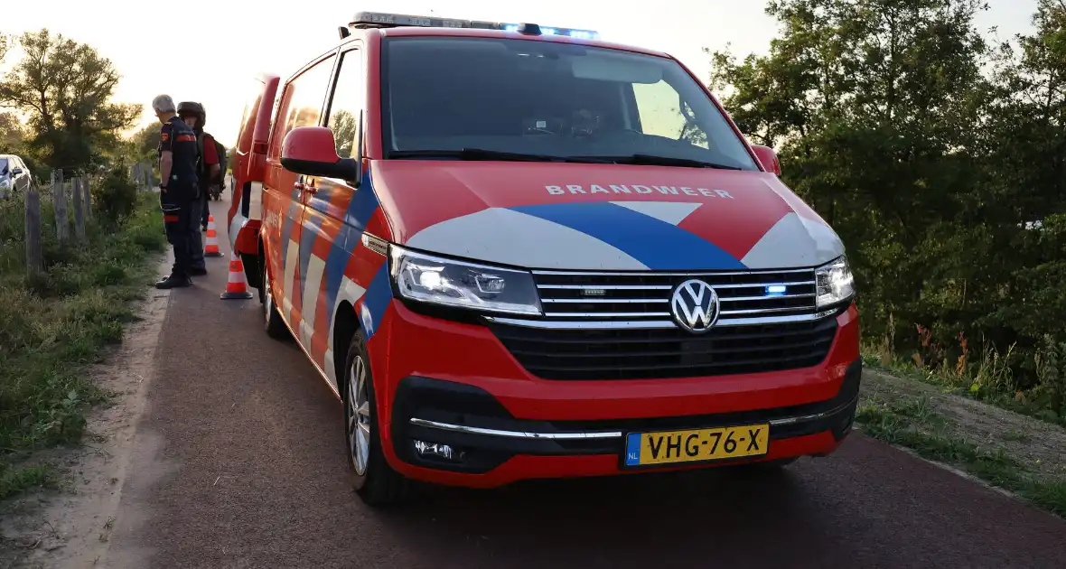 Brand in berm en struikgewas snel onder controle - Foto 15