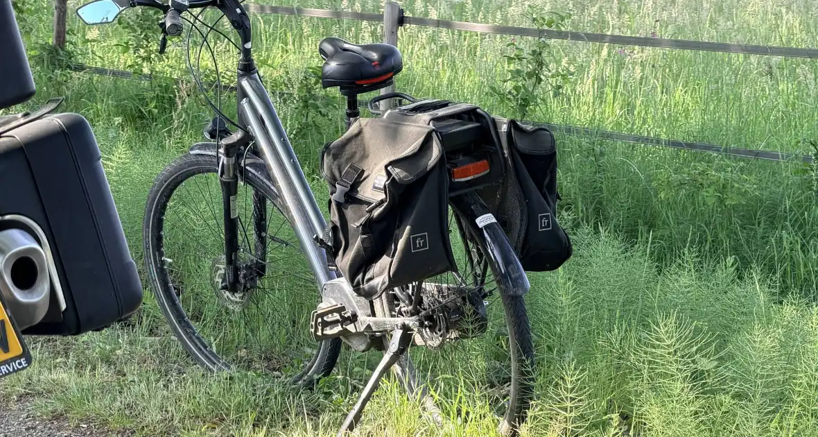 Fietser zwaargewond bij aanrijding met tractor - Foto 1