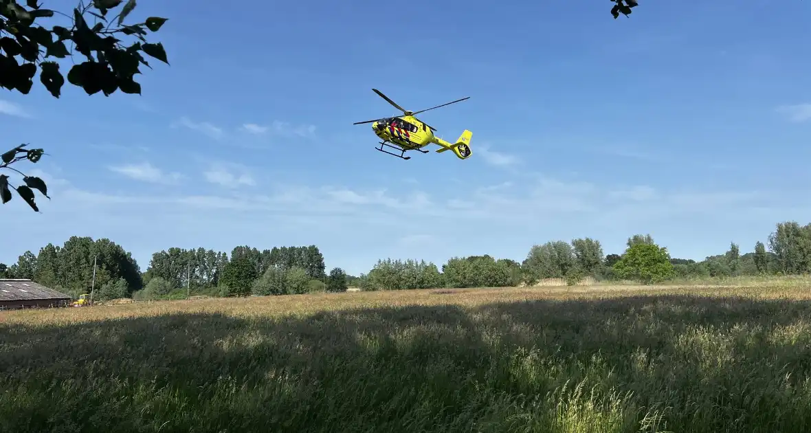 Fietser zwaargewond bij aanrijding met tractor - Foto 10