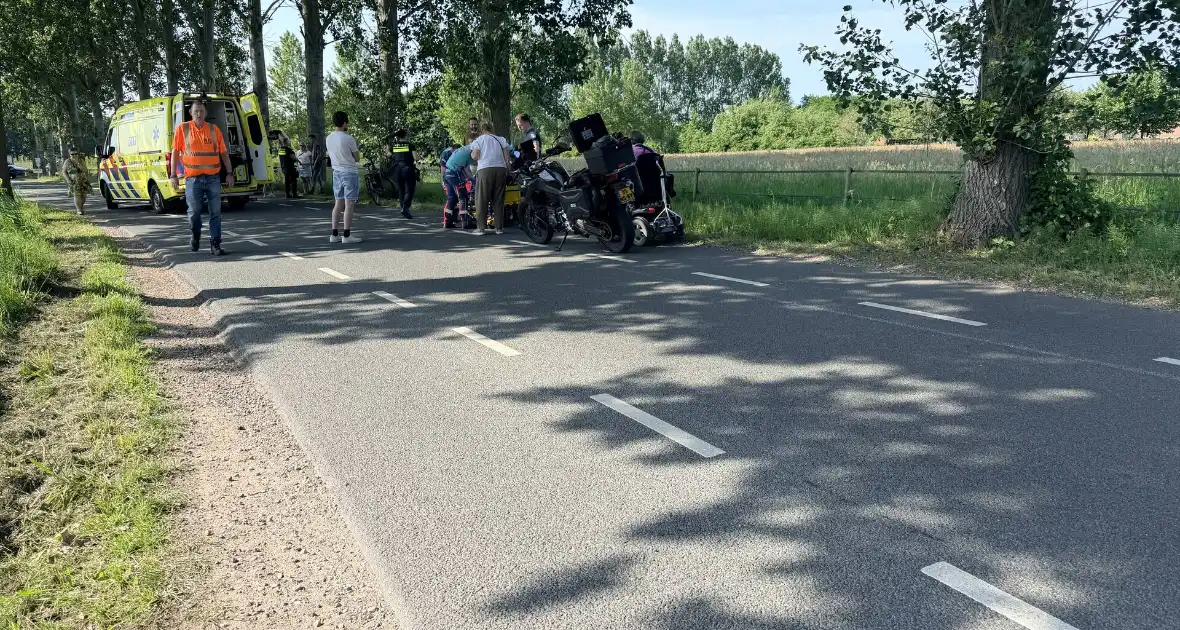 Fietser zwaargewond bij aanrijding met tractor - Foto 13