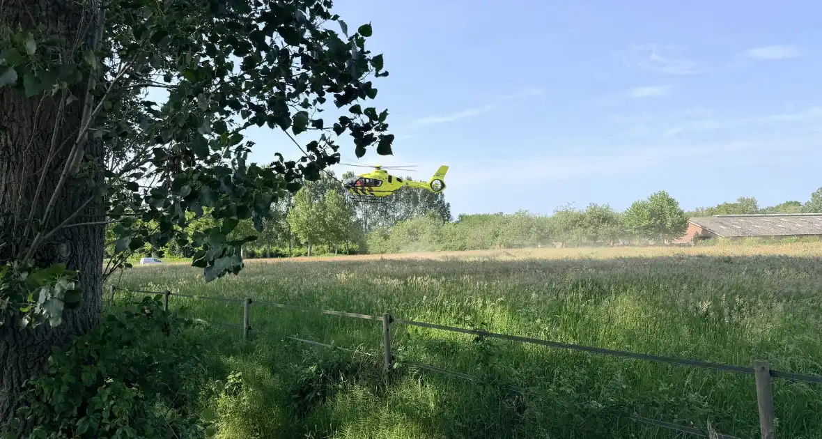 Fietser zwaargewond bij aanrijding met tractor - Foto 2