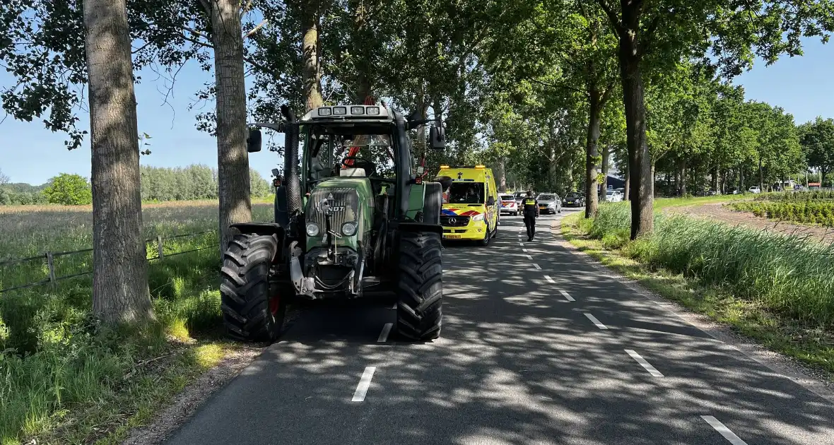Fietser zwaargewond bij aanrijding met tractor - Foto 7