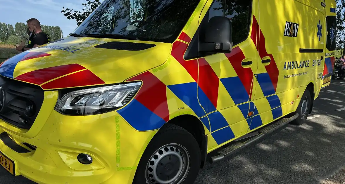 Fietser zwaargewond bij aanrijding met tractor - Foto 8