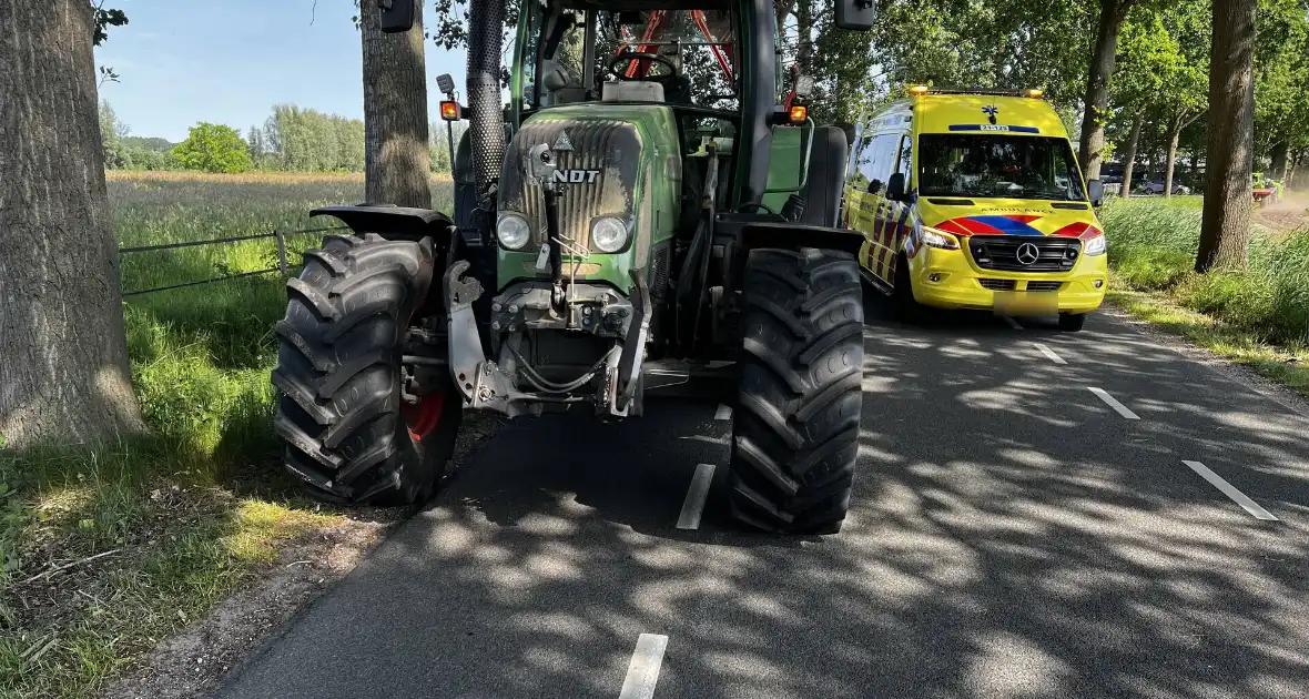 Fietser zwaargewond bij aanrijding met tractor - Foto 9