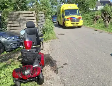 Scootmobielrijder in water terechtgekomen