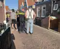 Bestelwagen botst tegen muur na uitwijkmanoeuvre