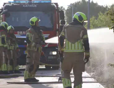 Brandweer bestrijdt flinke duinbrand